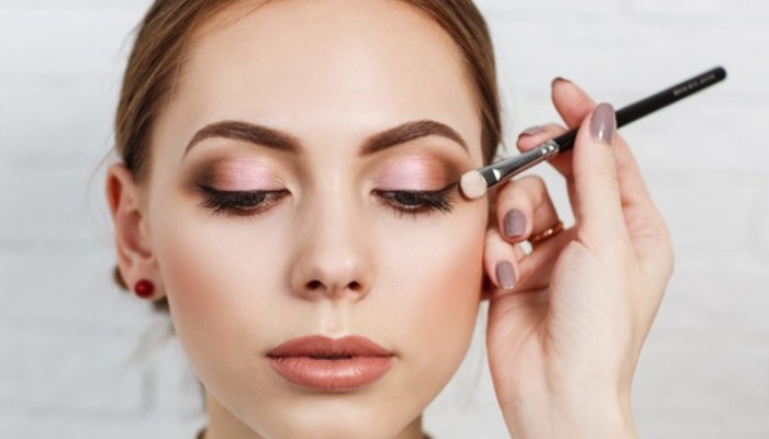 Tips Memakai 1 Eyeshadow Palette untuk 5 Kegunaan Berbeda