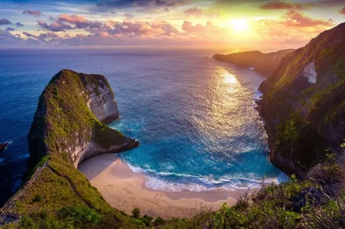 Indahnya Pantai Kelingking di Nusa Penida: Surga Tersembunyi yang Wajib Dikunjungi